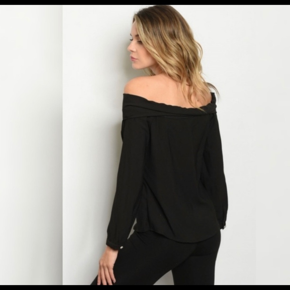 New 💕Button Down Black Top/ Blouse. - Picture 2 of 2